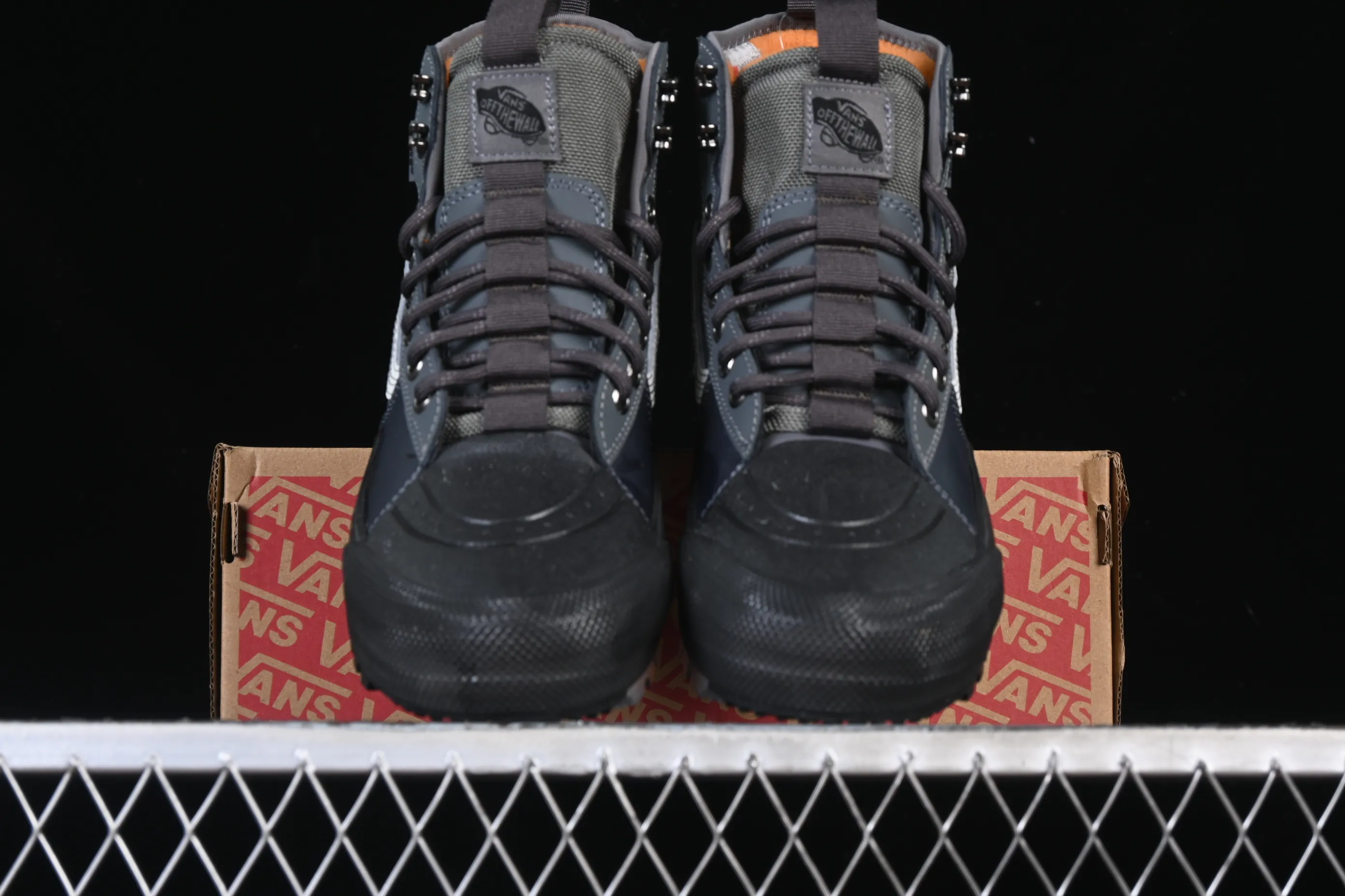 All categories Vans Vans series Vans Hi Vans high-top Vans Sk8-Hi Gore Te Outdoor adventure series round-toe lace-up high-top outdoor functional casual shoes VN0A5I116MP